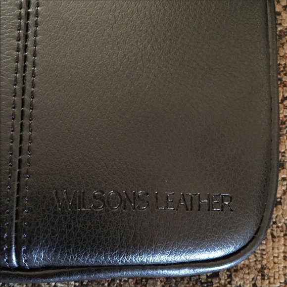 NWT Wilsons Leather IPad Case *Limited number left - Picture 2 of 4